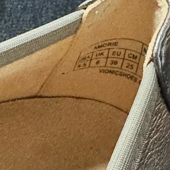 Vionic Amorie Pewter Metallic Leather Slip On Bow Ballet Flats US Sz 8.5. - Picture 9 of 12